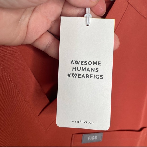 Figs Catarina One-Pocket Scrub Top in Coral/Orange XXS - Picture 8 of 11